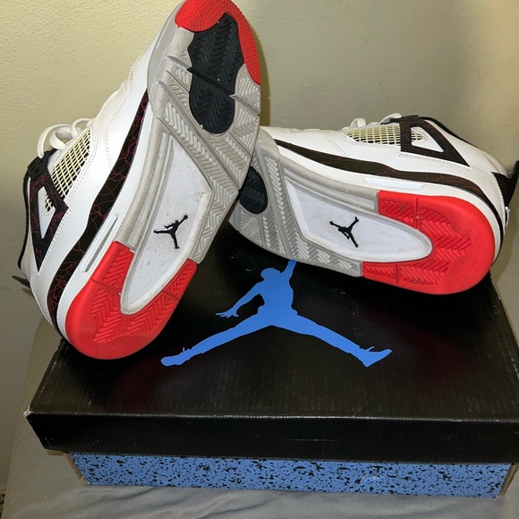Jordan 4 - Picture 8 of 11